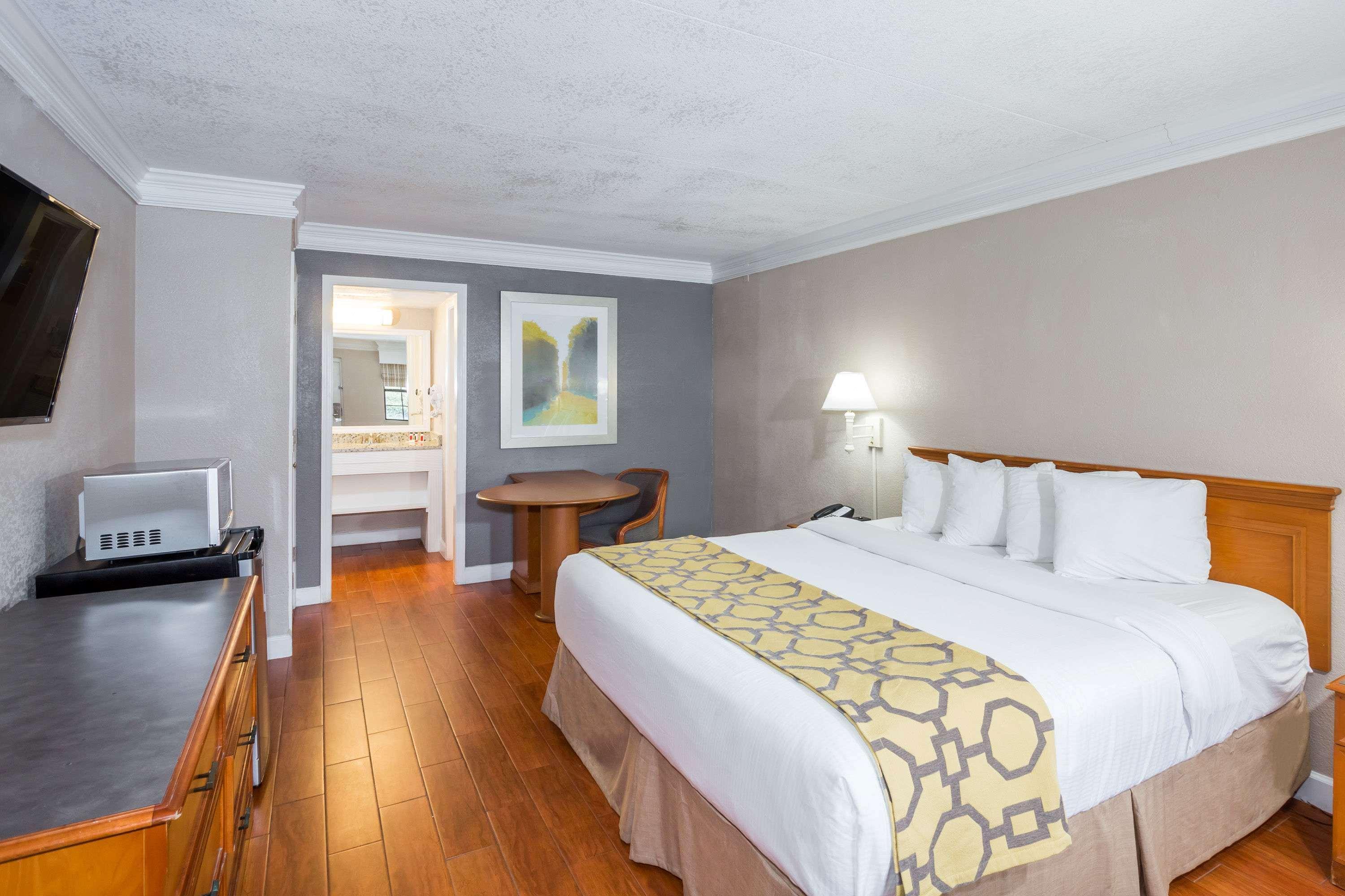 Casa Bella Inn & Suites Extended Stay Tallahassee Eksteriør bilde