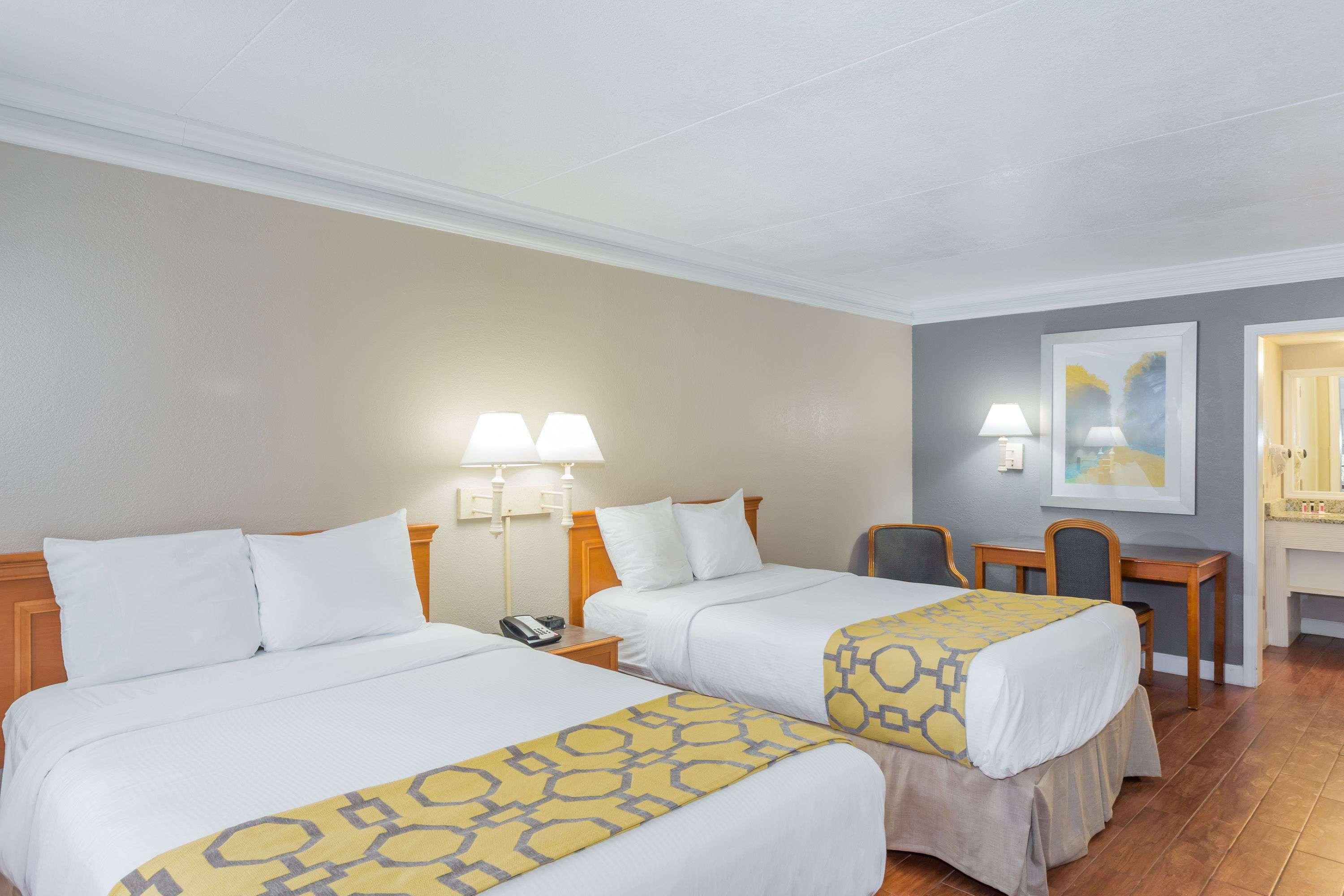 Casa Bella Inn & Suites Extended Stay Tallahassee Eksteriør bilde