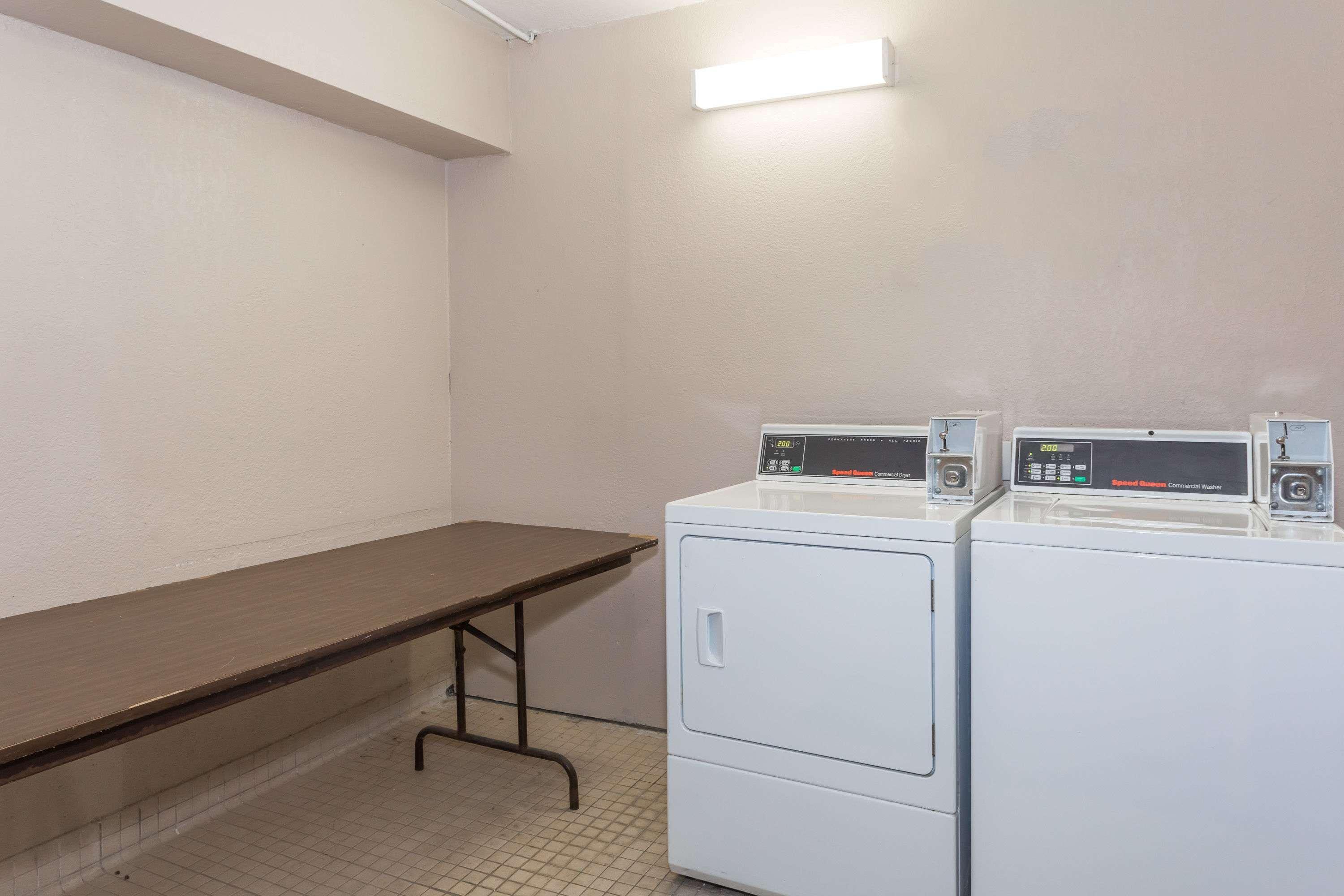 Casa Bella Inn & Suites Extended Stay Tallahassee Eksteriør bilde