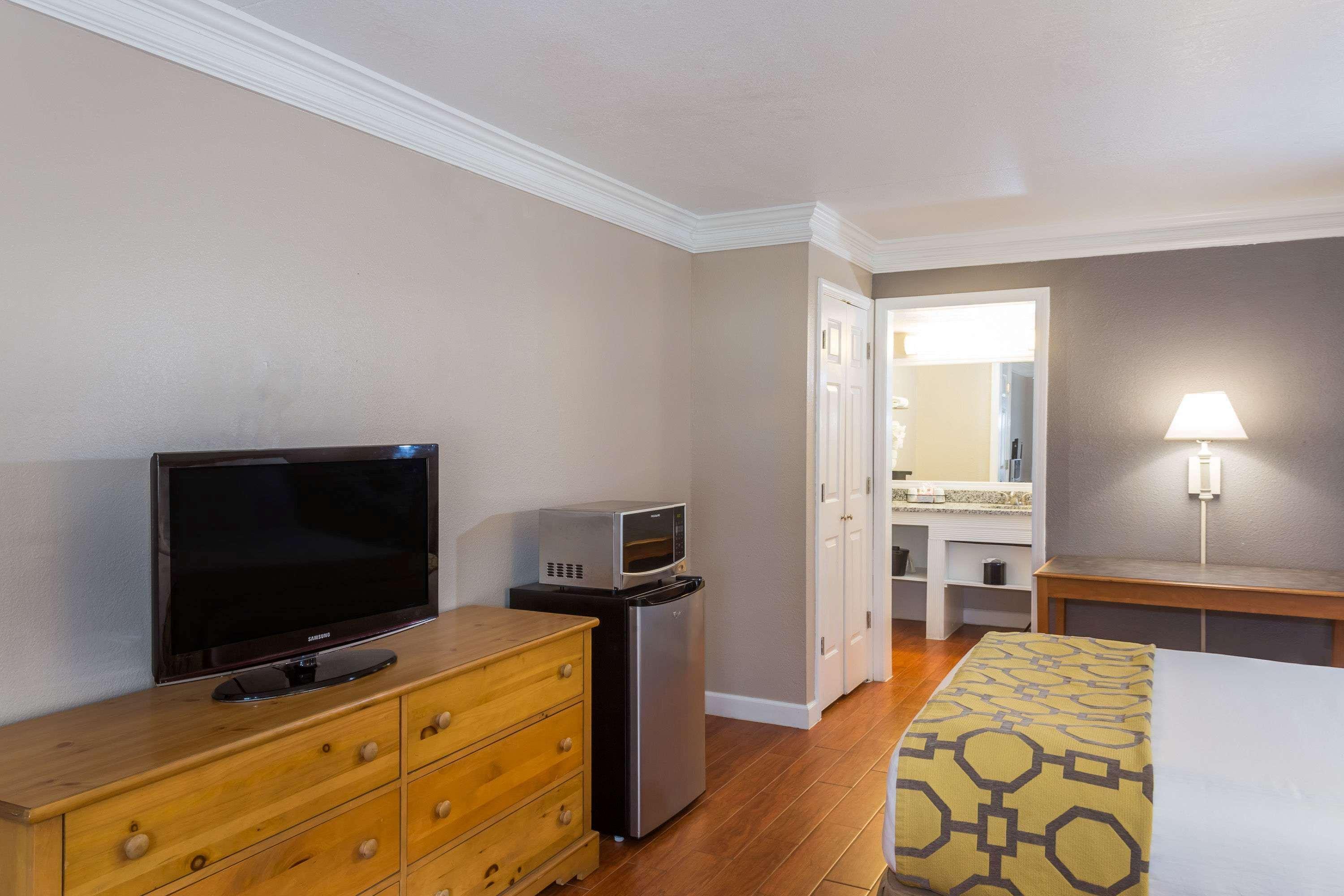Casa Bella Inn & Suites Extended Stay Tallahassee Eksteriør bilde