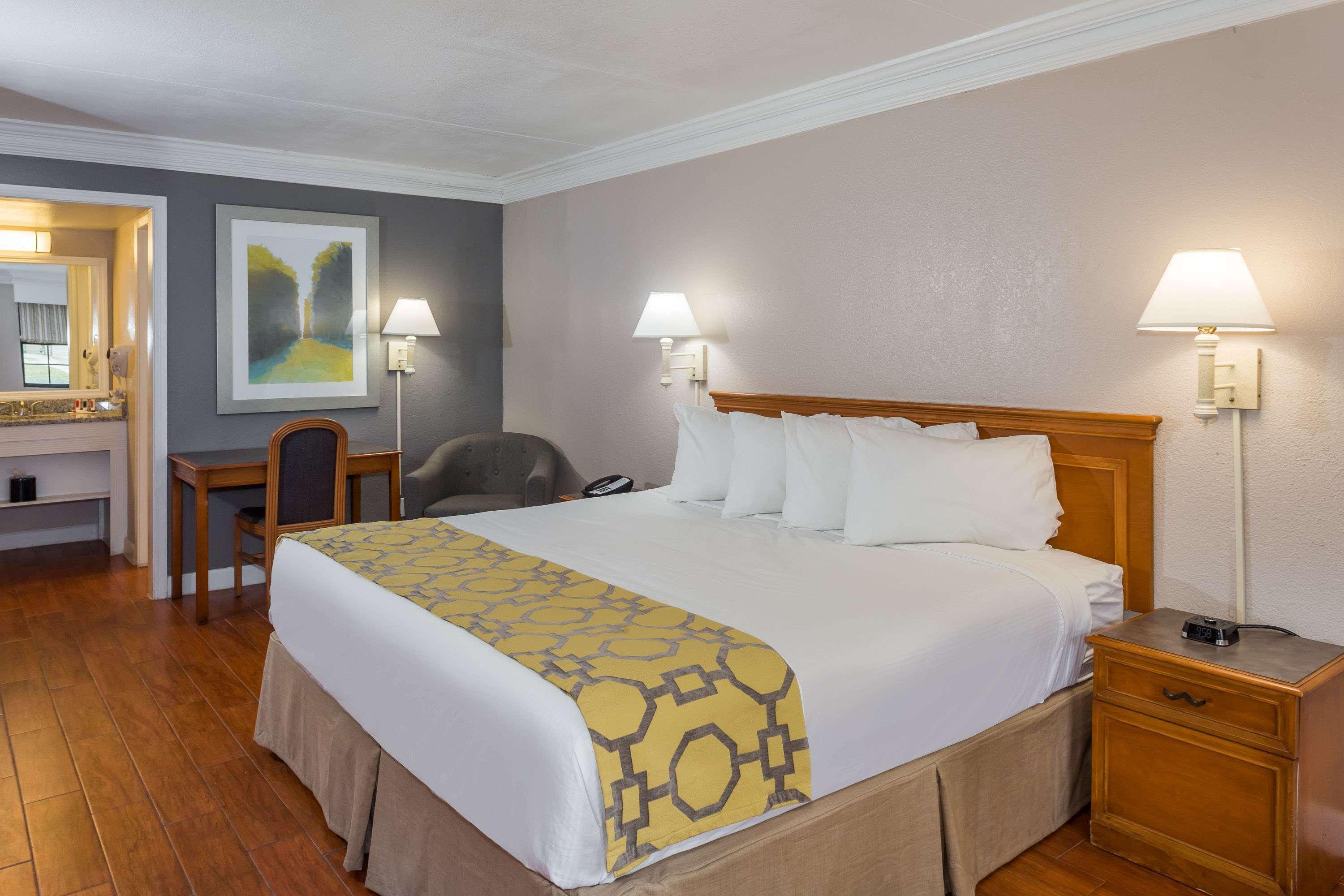 Casa Bella Inn & Suites Extended Stay Tallahassee Eksteriør bilde